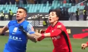  記者談海港后衛(wèi)明天：從津門虎到海港環(huán)境變了，他需主動去適應