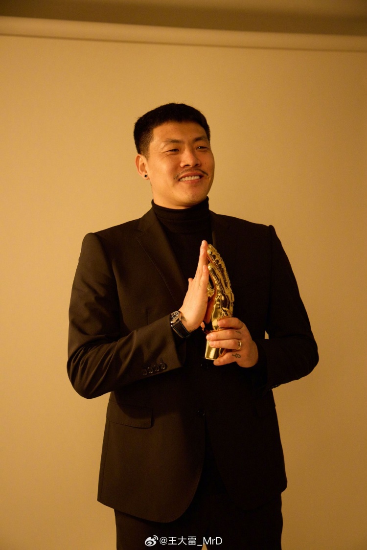  獲中國足球金手套獎，王大雷發(fā)文：既是榮譽也是鞭策自己的動力