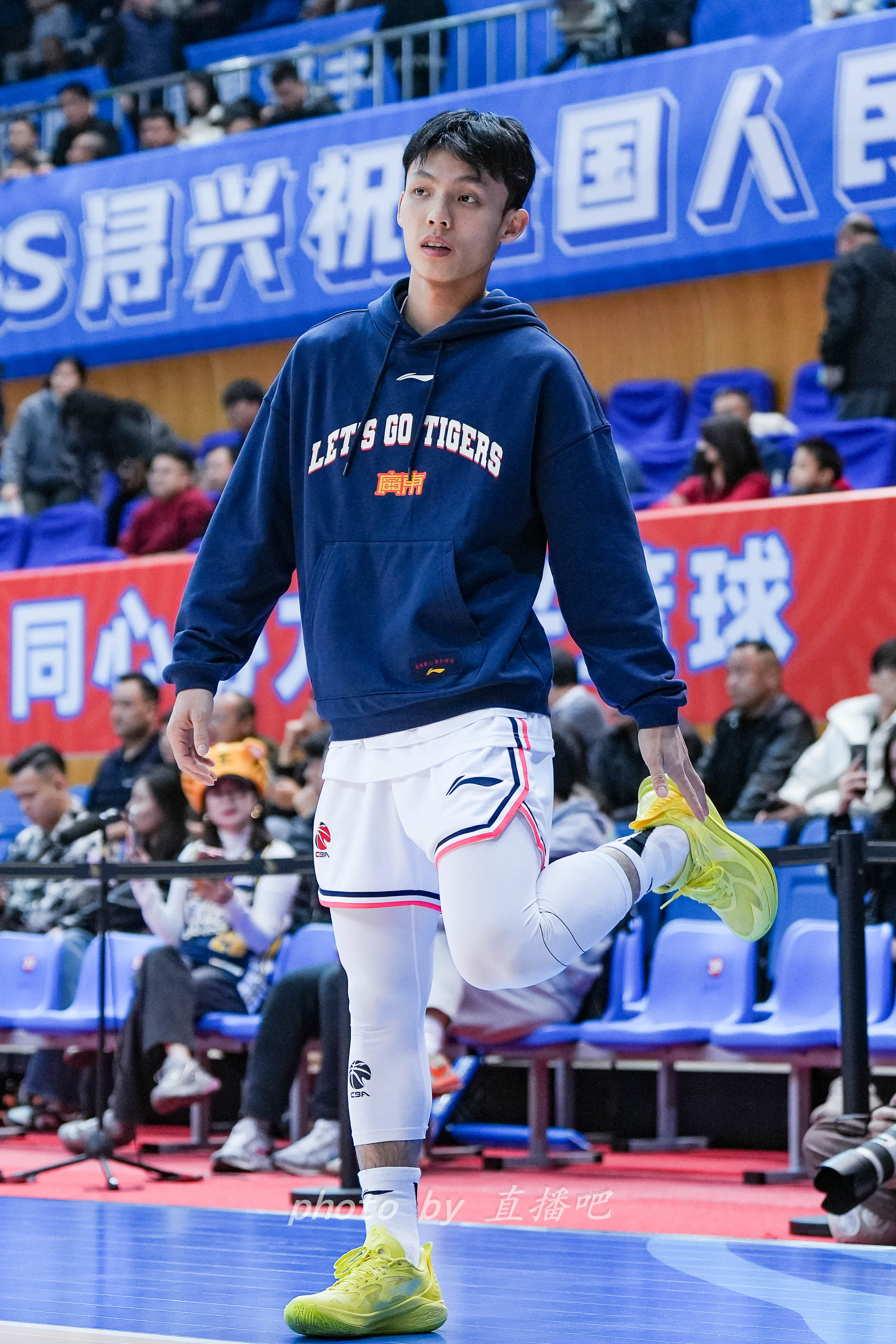 “控球中鋒”！徐杰這身體素質(zhì)有億點(diǎn)東西