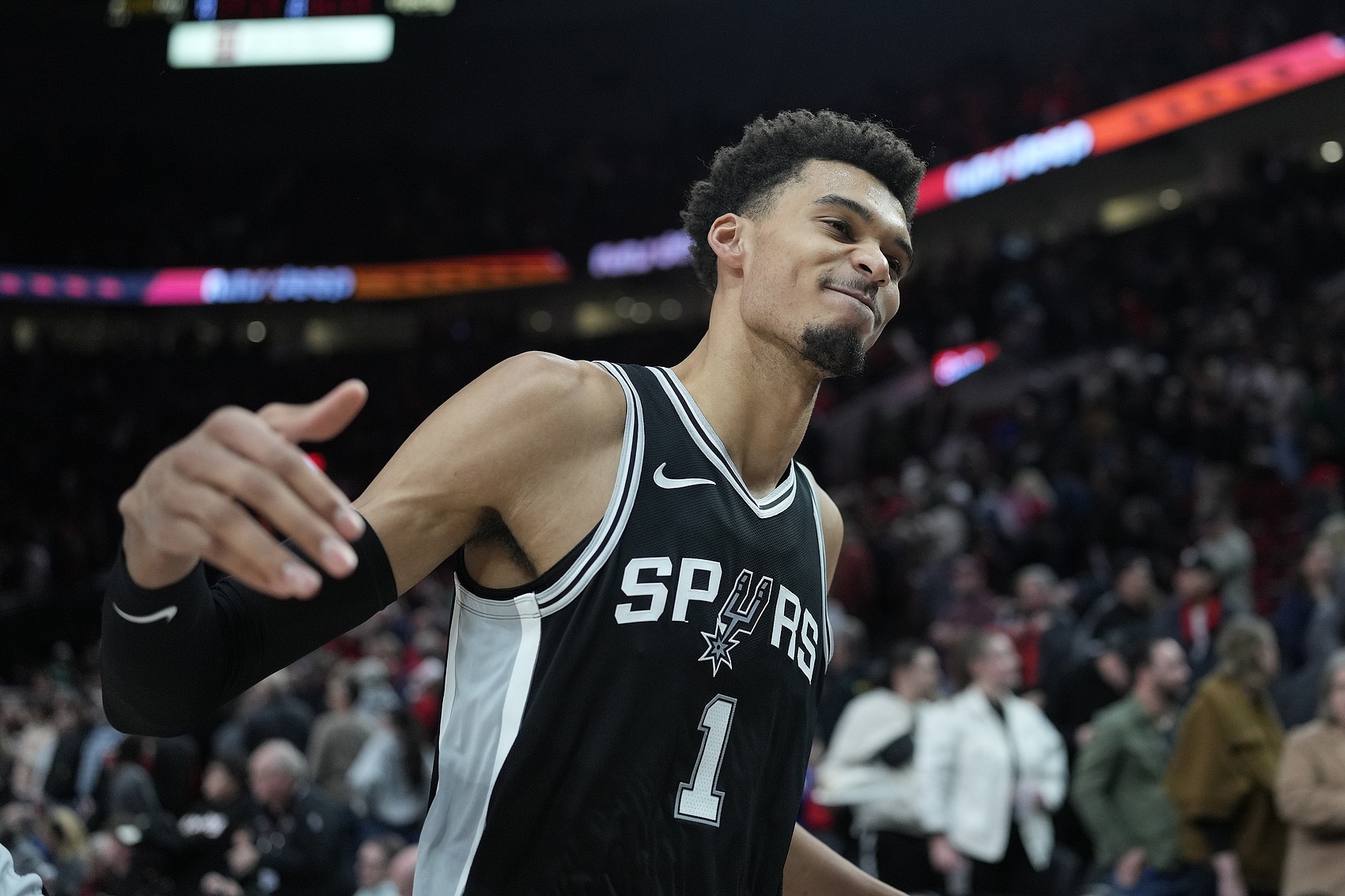 下一個NBA超級巨星？文班亞馬：身高 技術(shù)與人格魅力的完美結(jié)合